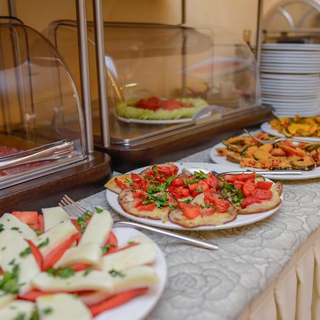 Ahg Donna Silvia Wellness Hotel Манерба дел Гарда Екстериор снимка