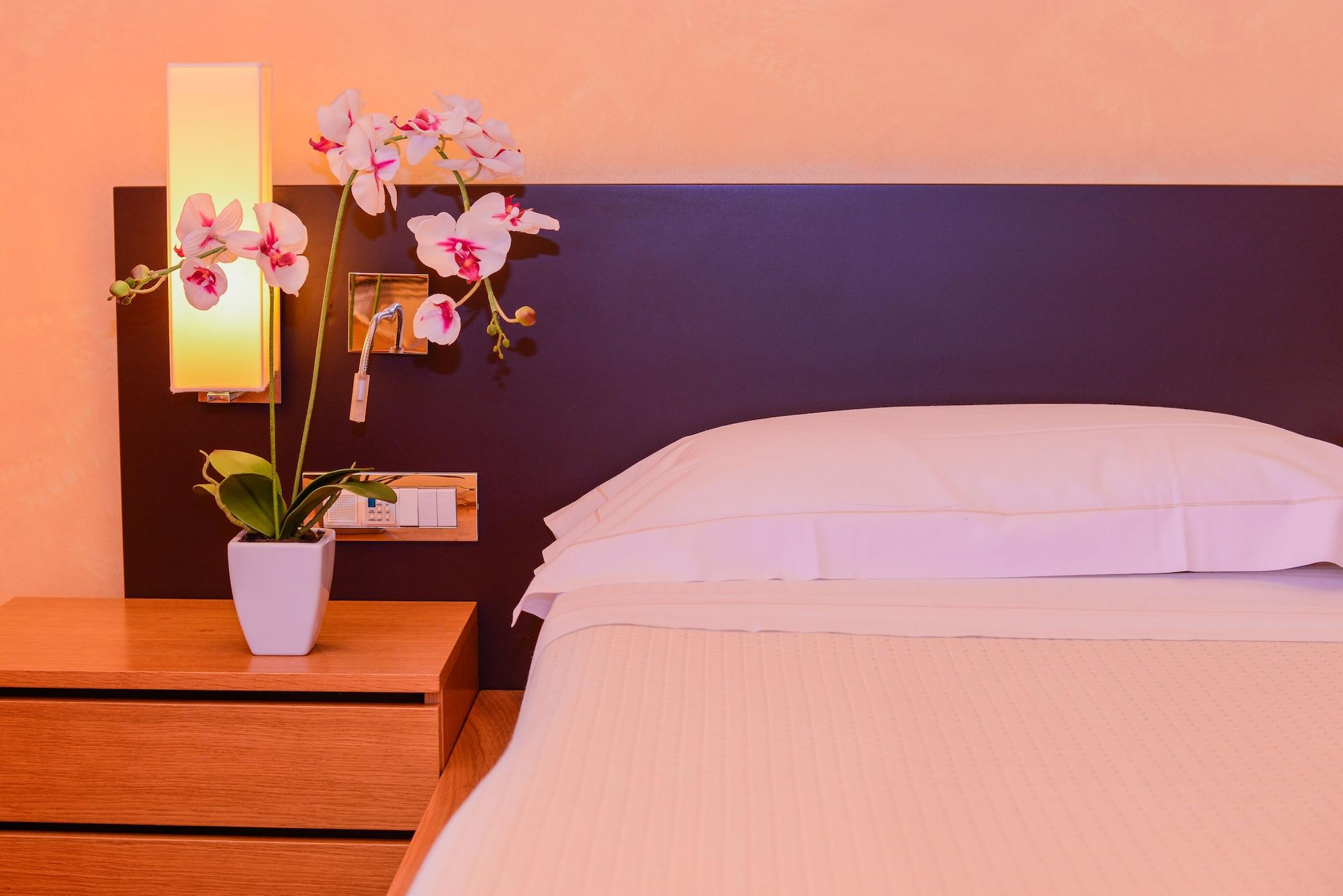 Ahg Donna Silvia Wellness Hotel Манерба дел Гарда Екстериор снимка