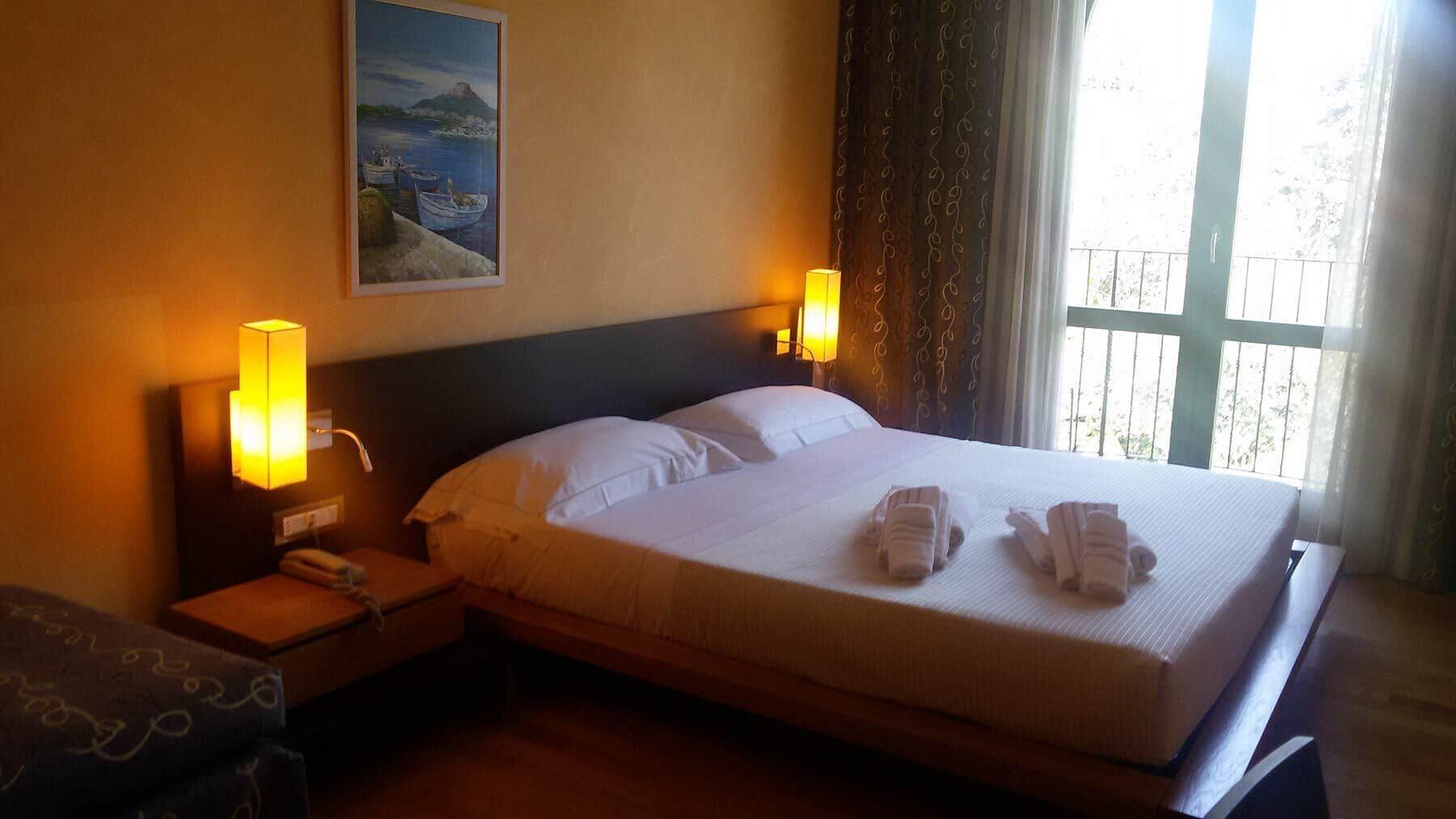 Ahg Donna Silvia Wellness Hotel Манерба дел Гарда Екстериор снимка