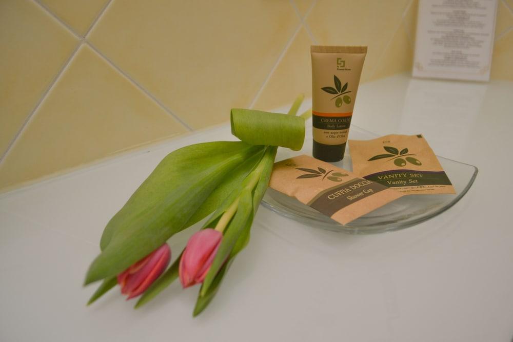 Ahg Donna Silvia Wellness Hotel Манерба дел Гарда Екстериор снимка