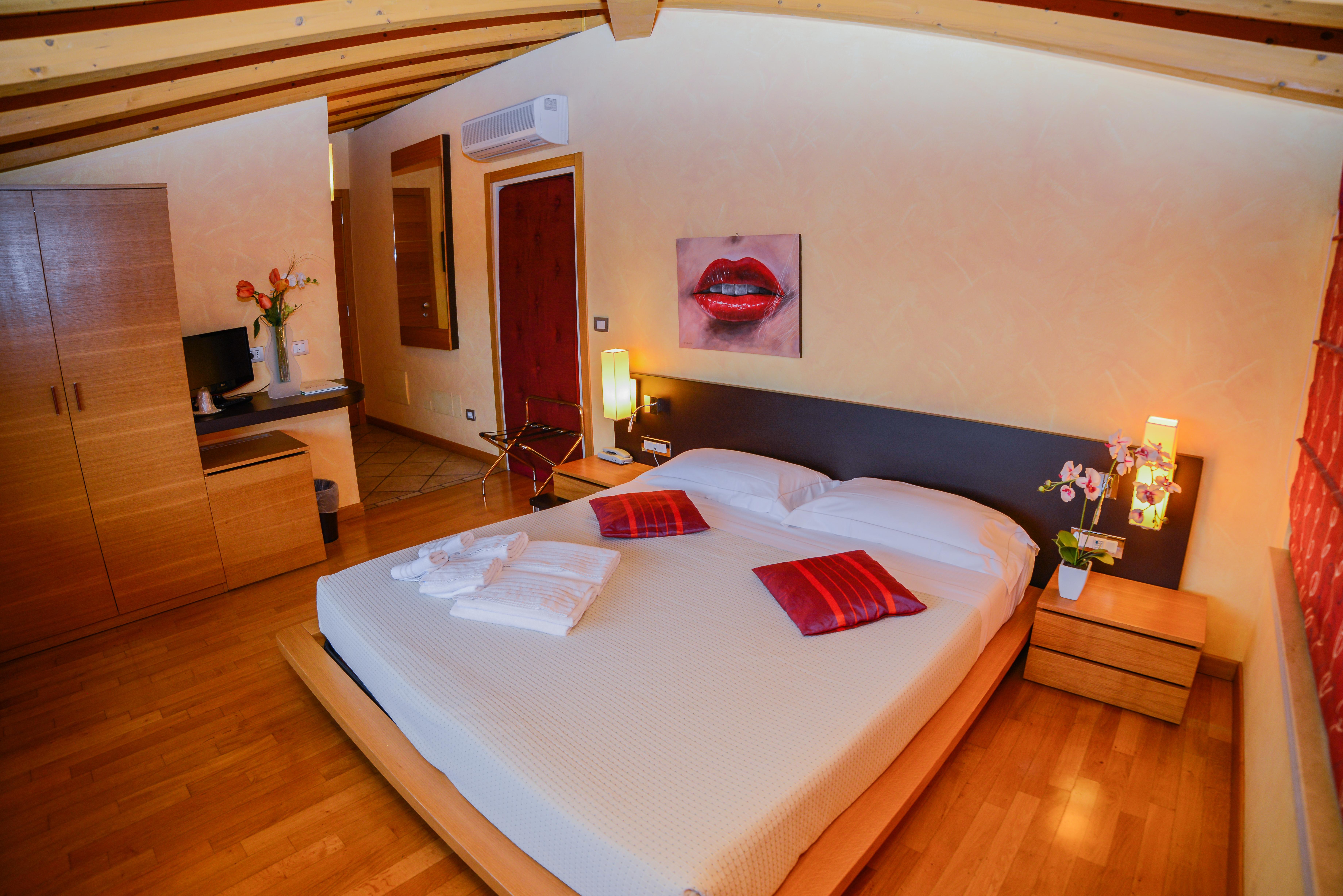 Ahg Donna Silvia Wellness Hotel Манерба дел Гарда Екстериор снимка