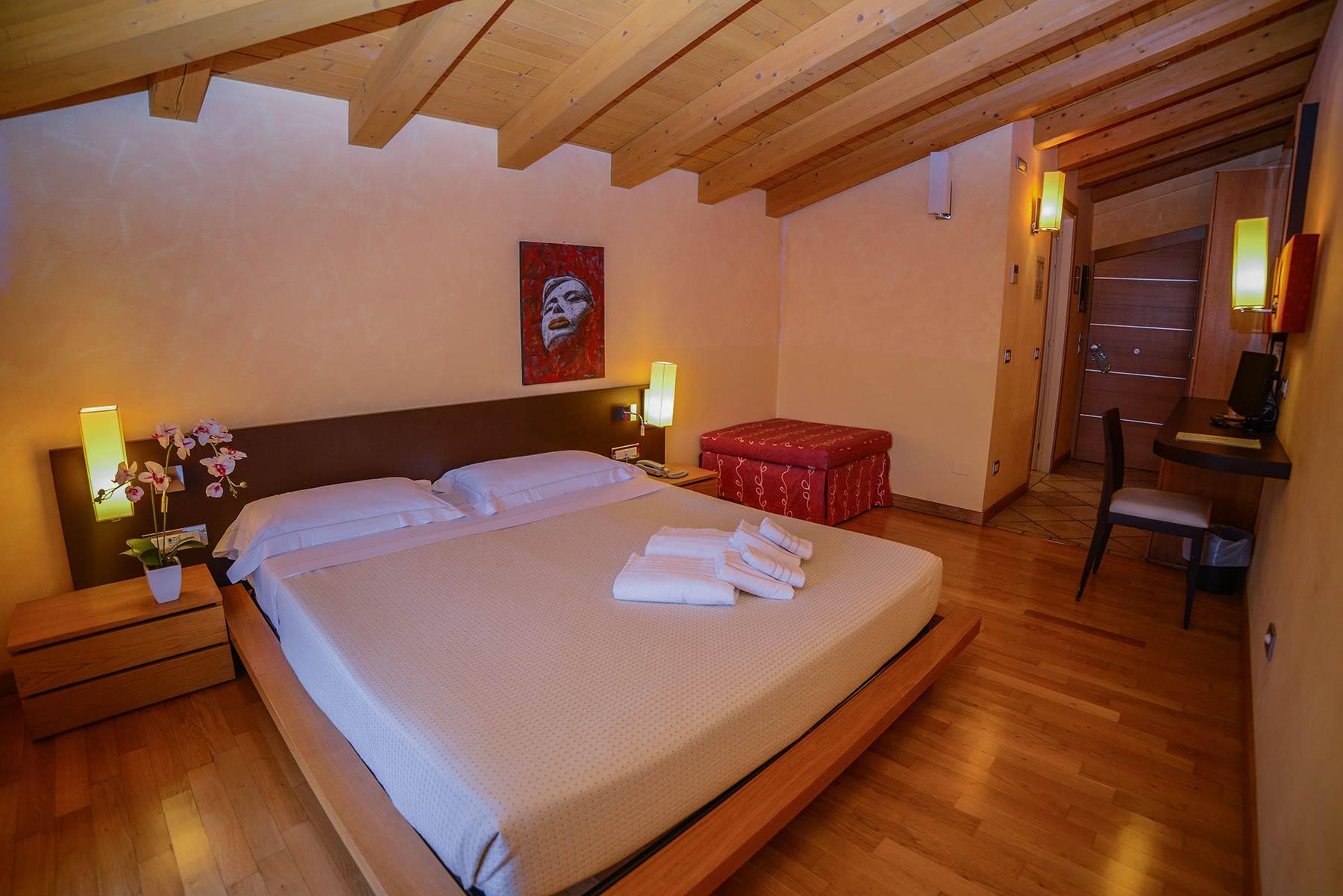 Ahg Donna Silvia Wellness Hotel Манерба дел Гарда Екстериор снимка