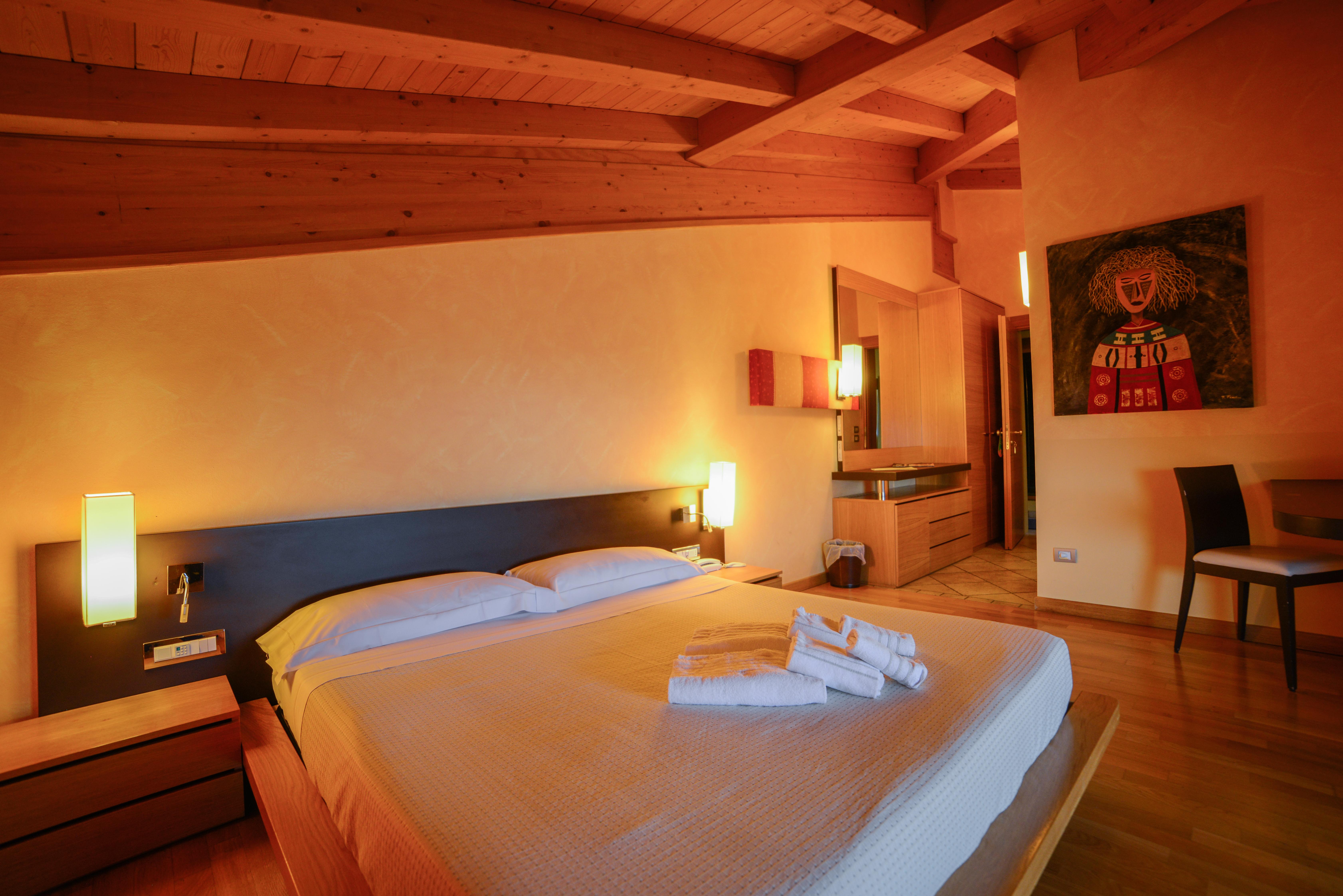 Ahg Donna Silvia Wellness Hotel Манерба дел Гарда Екстериор снимка