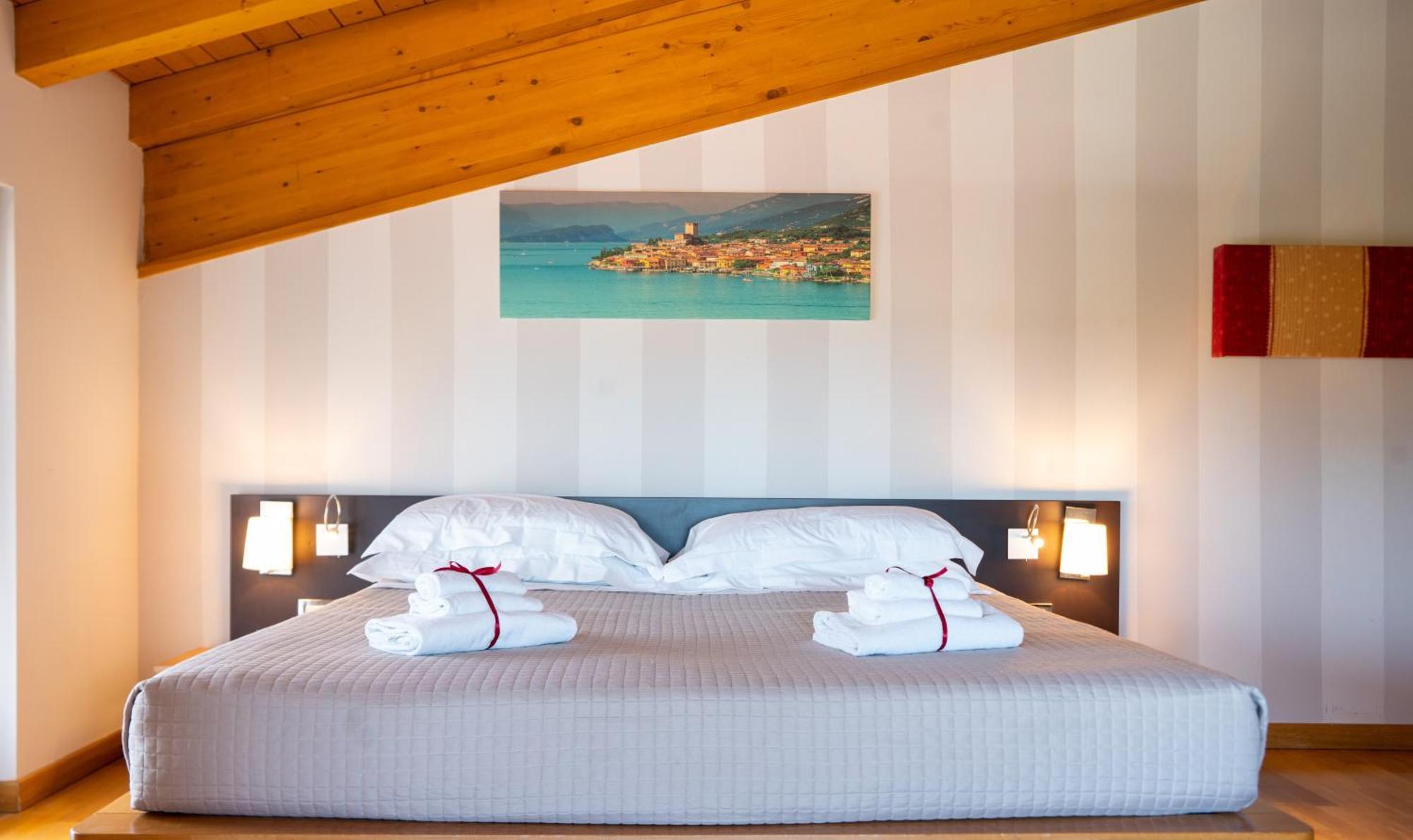 Ahg Donna Silvia Wellness Hotel Манерба дел Гарда Екстериор снимка