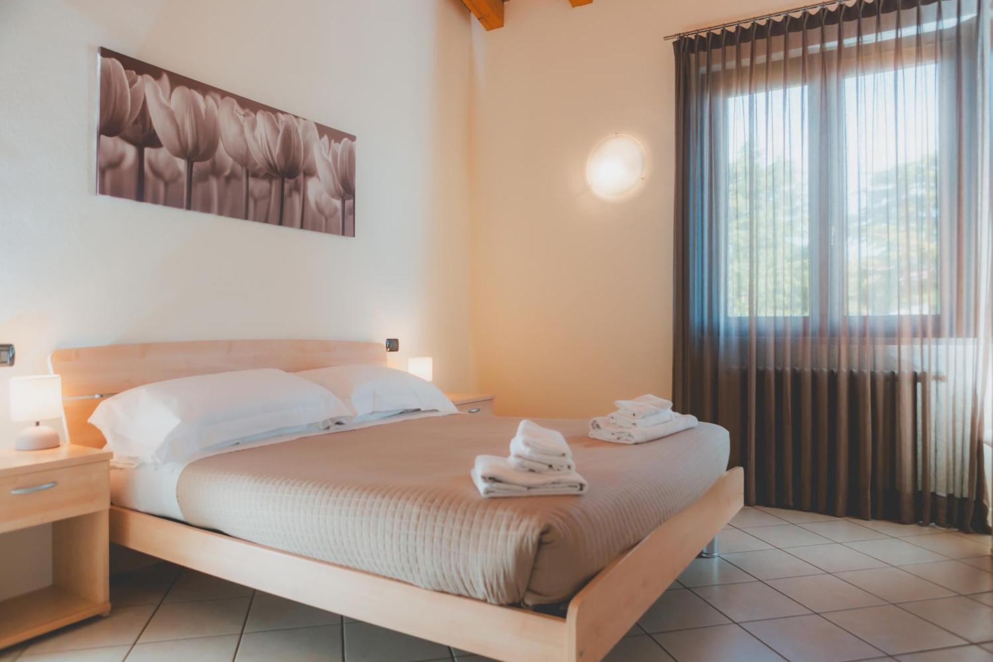 Ahg Donna Silvia Wellness Hotel Манерба дел Гарда Екстериор снимка