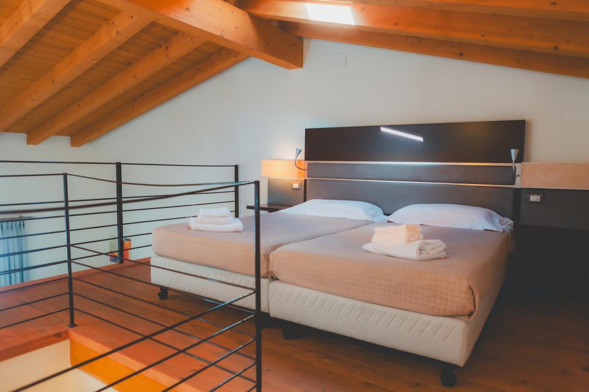 Ahg Donna Silvia Wellness Hotel Манерба дел Гарда Екстериор снимка